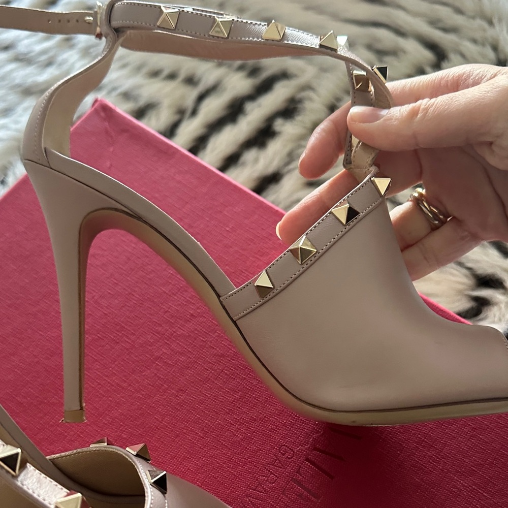 Valentino Taupe Rockstud Women's Heels - Picture 4 of 7